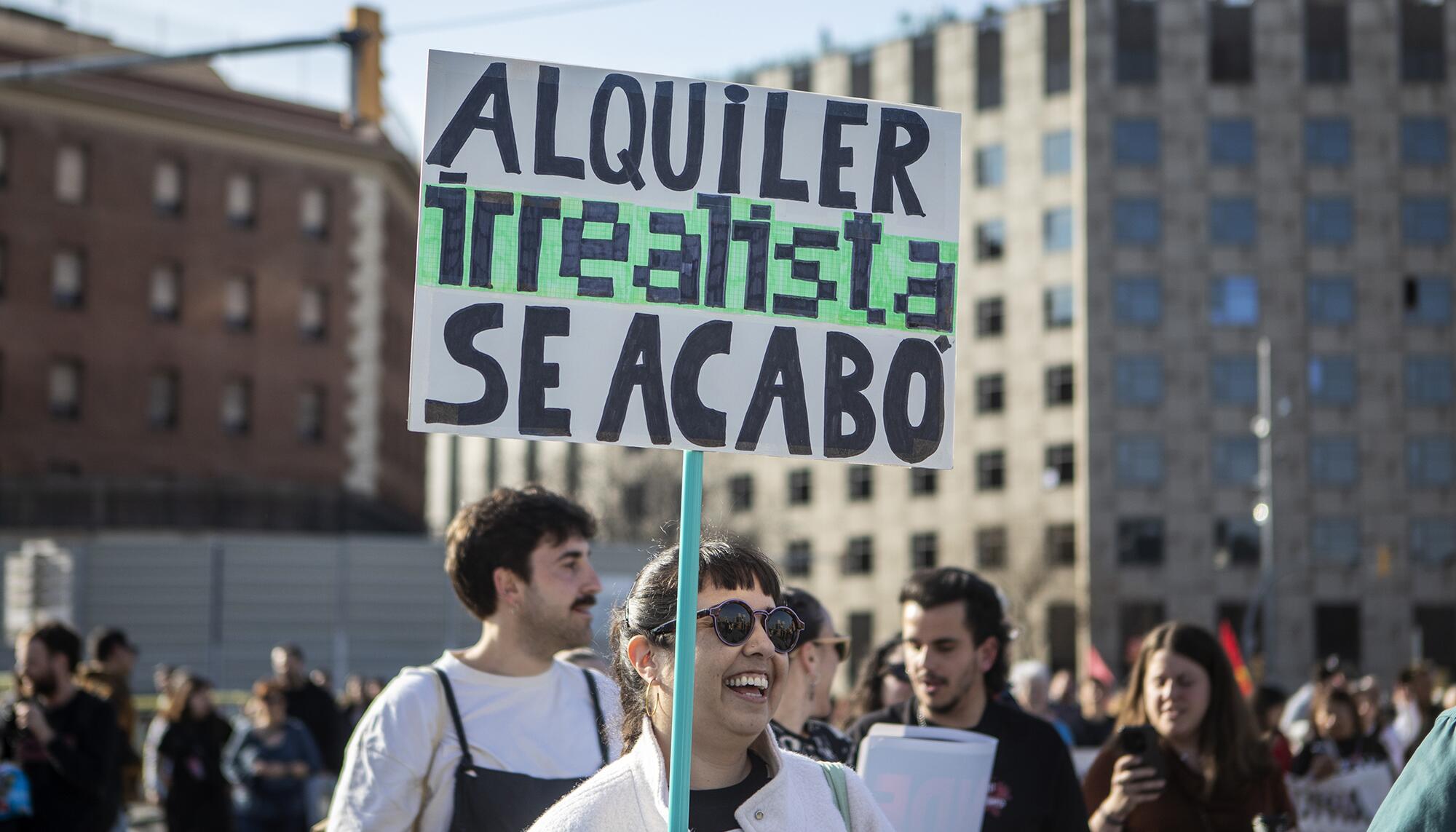Más de 100.000 personas se manifestaron el pasado 5 de abril en Barcelona por el derecho a la vivienda dentro de la movilización estatal en más de 40 ciudades.